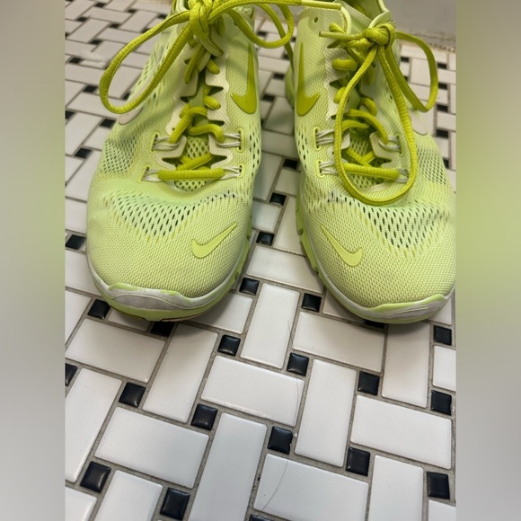 Nike Lime Green Running Shoes - Picture 2 of 9